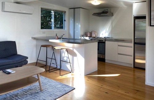 Mount Eden Casa | Awesome Mt Eden 1BR Unit | Wifi-Carpark & Heatpump