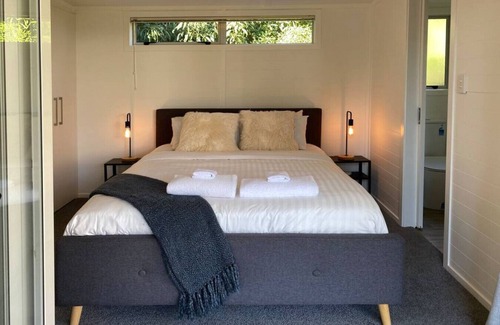 Mount Eden Casa | Awesome Mt Eden 1BR Unit | Wifi-Carpark & Heatpump