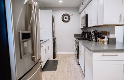 NoHo Arts District Casa | TRANQUIL NOHO GEM: RENOVATED 2BR TOWNHOME w/ PRIVATE FENCED PATIO & PARKING p29