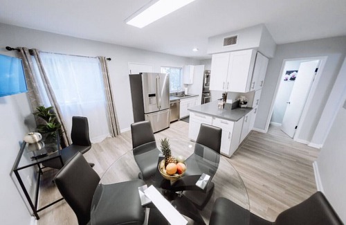NoHo Arts District Casa | TRANQUIL NOHO GEM: RENOVATED 2BR TOWNHOME w/ PRIVATE FENCED PATIO & PARKING p29