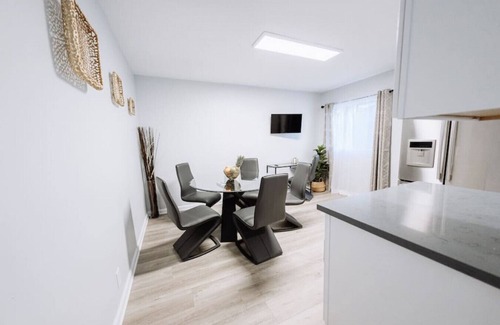 NoHo Arts District Casa | TRANQUIL NOHO GEM: RENOVATED 2BR TOWNHOME w/ PRIVATE FENCED PATIO & PARKING p29
