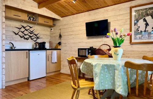 Weston Longville Casa | Tranquil Norfolk Log Cabin - Stunning Rural Sunset Views