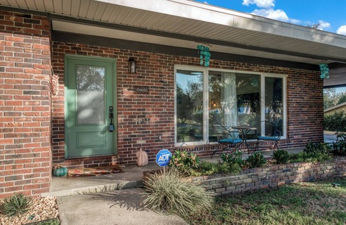 Sebring Casa | Tranquil Oaks Near Lake & Raceway w/Tesla Charger & Family Games Included!