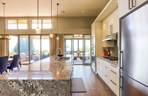 Central Huron Casa | Tranquil Oasis - 3 King Beds, *Lakeview Hot Tub* - Private Lake Access