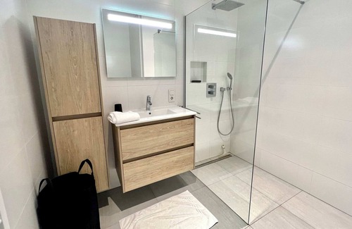 Gasperich Apartamento | Tranquil Oasis - Relax & Unwind