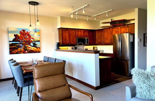 Nordic Estates Casa | ★ ★ ★ ★ ★ Impresionante vista Resort Home con vistas a Creekside - Ski / Bike In & Out