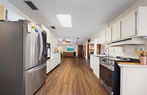 Fernandina Beach Casa | Tranquil Oasis- Fish Pond & Private Island Access