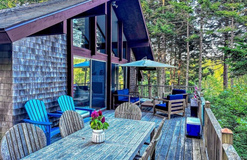 Southport Casa | Tranquil Ocean view home with a washer & dryer and a relaxing Deck