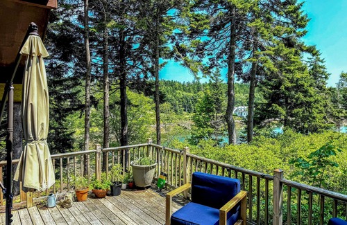 Southport Casa | Tranquil Ocean view home with a washer & dryer and a relaxing Deck