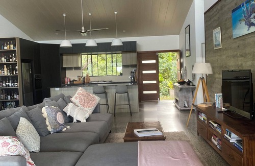 Smithfield Casa | Tranquil Ocean Views in a Quiet Rainforest Setting - Smithfield Heights