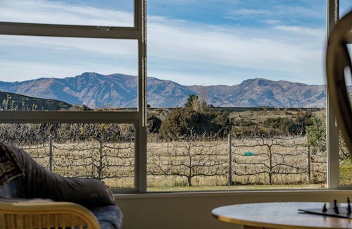 Albert Town Casa | Tranquil on Ribbonwood - Wanaka Holiday Home