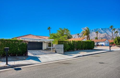 Palm Springs Casa | Tranquil Palm Springs Villa, Saltwater Pool, Magical View, Minutes to Downtown, Sleeps 8