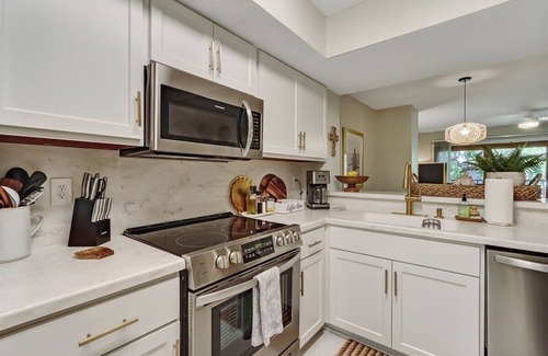 American Beach Condominio | Tranquil Peace - Hosted By Moore AI Rentals