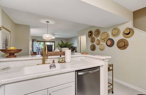 American Beach Condominio | Tranquil Peace - Hosted By Moore AI Rentals