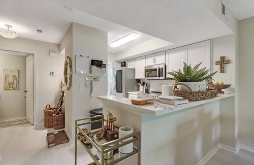 American Beach Condominio | Tranquil Peace - Hosted By Moore AI Rentals