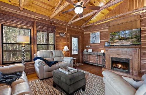 La Grange Casa | Tranquil Peaceful Cabin with Stunning Lake Views in La Grange, Texas