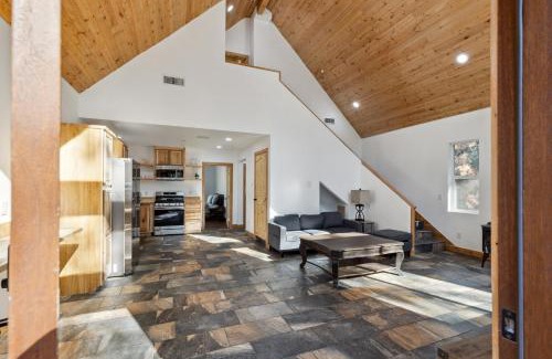 Pine Mountain Club Casa | Tranquil Pine Mountain Retreat cabin