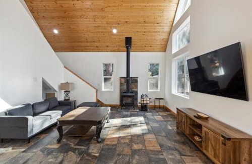 Pine Mountain Club Casa | Tranquil Pine Mountain Retreat cabin