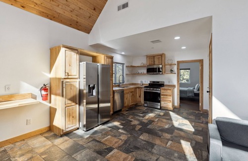 Pine Mountain Club Cabina | Tranquil Pine Mountain Retreat 3 Bedroom Cabin by RedAwning
