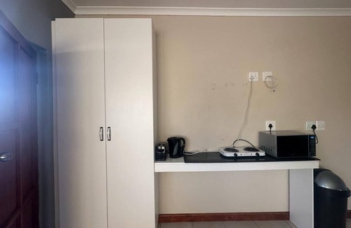 Parow North Apartamento | Tranquil Pool Side Apartment