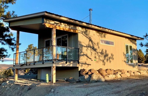 Okanagan-Similkameen Cabina | Beautiful modern cabin on 3 acres on Anarchist Mtn Quiet, private w lake view