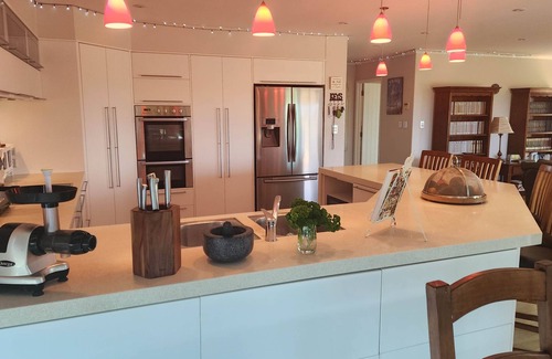 Onerahi Casa | Tranquil & private house, outdoor pool, rural setting close to beaches & hikes