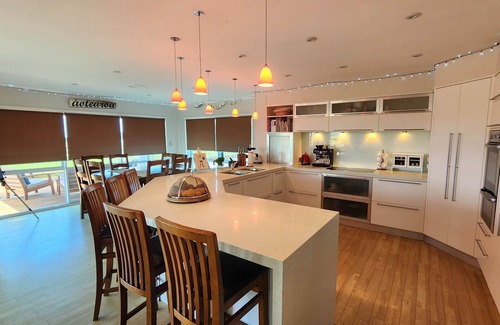 Onerahi Casa | Tranquil & private house, outdoor pool, rural setting close to beaches & hikes
