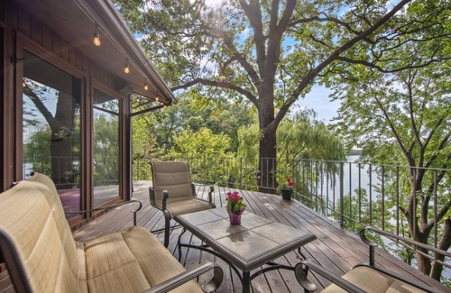 Fridley Casa | Tranquil property right on the Mississippi River with stunning panoramic views
