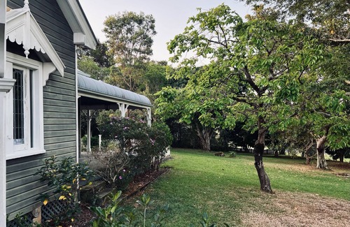 Ewingsdale Casa | Tranquil Retreat: Charming Country Homestead on 12 Acres, 6km to Byron Bay