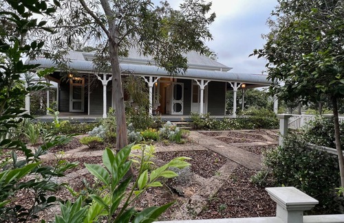 Ewingsdale Casa | Tranquil Retreat: Charming Country Homestead on 12 Acres, 6km to Byron Bay