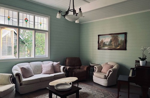 Ewingsdale Casa | Tranquil Retreat: Charming Country Homestead on 12 Acres, 6km to Byron Bay