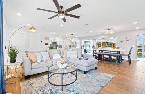 Apollo Beach Apartamento | Tranquil Retreat heated pool, spa, & pool table