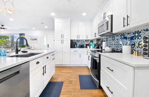 Apollo Beach Apartamento | Tranquil Retreat heated pool, spa, & pool table