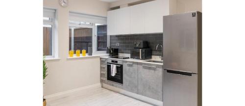 West Hendon Apartamento | Tranquil Retreat in Hendon: Comfort & Style Await