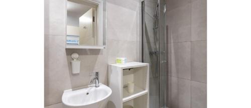 West Hendon Apartamento | Tranquil Retreat in Hendon: Comfort & Style Await