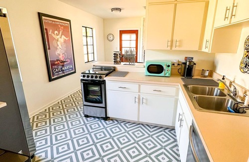 Plant City Casa | Tranquil Retreat in historic district. Your Home Away from Home.