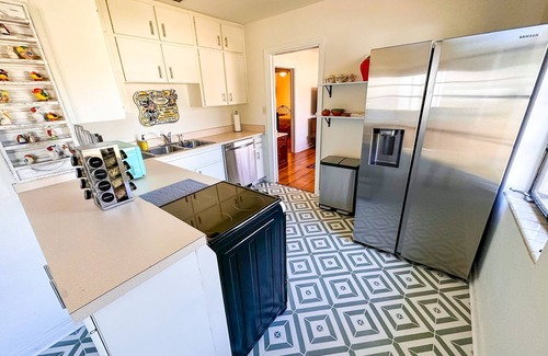 Plant City Casa | Tranquil Retreat in historic district. Your Home Away from Home.