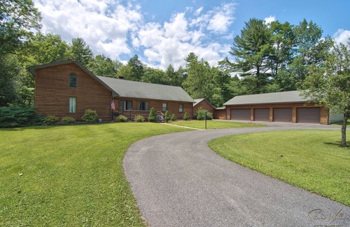 Canadensis Cabina | Tranquil Retreat: Rustic Cabin with Creek, Indoor Pool, and Theater Room