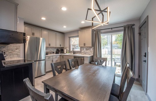 Overland Park Casa | Tranquil Retreat in Overland Park Charm with Kansas City Convenience