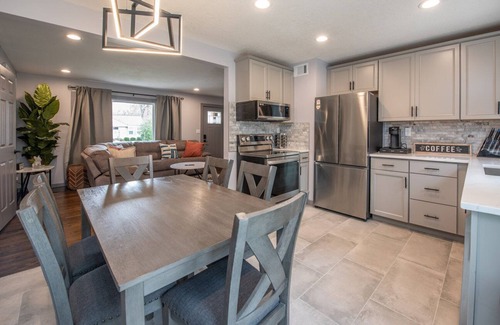 Overland Park Casa | Tranquil Retreat in Overland Park Charm with Kansas City Convenience