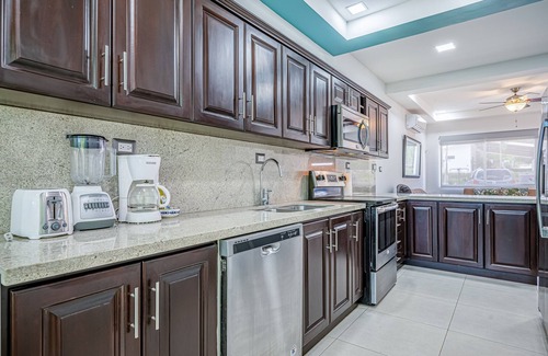 Villarreal Casa | Tranquil Retreat with Pool, Hot Tub & Dog-Friendly Amenities