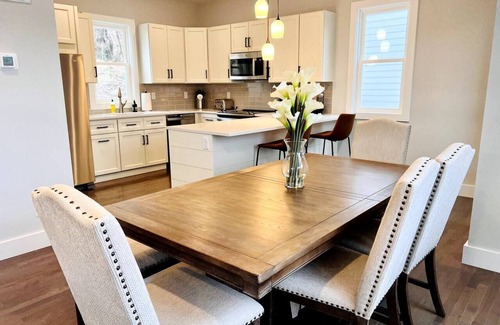 Woodfin Casa | Tranquil River Home-5 miles to Biltmore