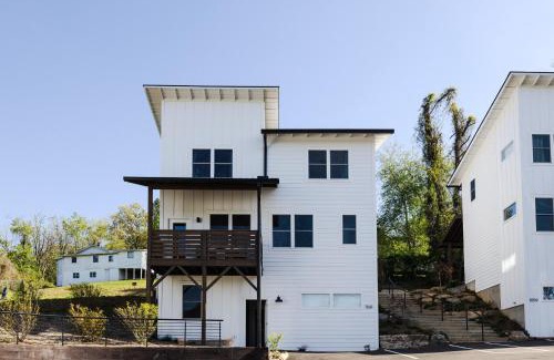 Woodfin Apartamento | Tranquil River Home