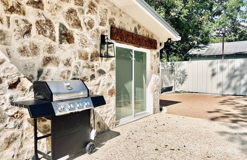 Kerrville Cabaña | Tranquil & Serene Cottage for 2 with Private River Access