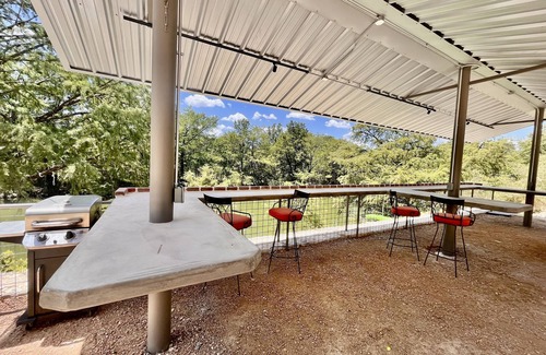 Kerrville Cabaña | Tranquil & Serene Cottage for 2 with Private River Access