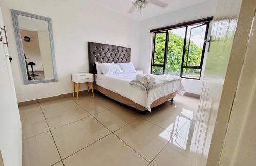 Meer En See Apartamento | Tranquil Shores Modern 1BR WiFi Pool Beach