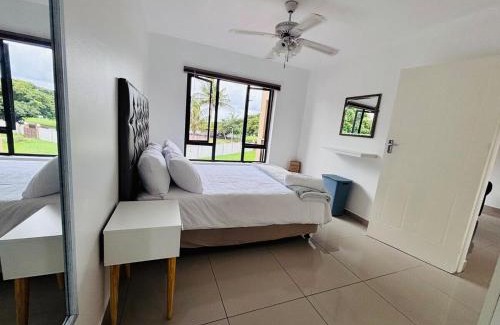 Meer En See Apartamento | Tranquil Shores Modern 1BR WiFi Pool Beach