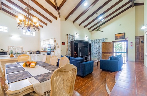 San Ignacio Casa | Tranquil single-level retreat with lush patio, hammock, & high-speed WiFi
