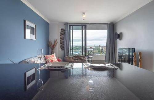 Observatory Apartamento | Tranquil, Spacious, Quiet Trendy with a View