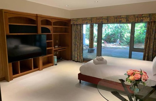 Whistler Cay Heights Casa | Tranquil Studio Hideaway in Scenic Whistler